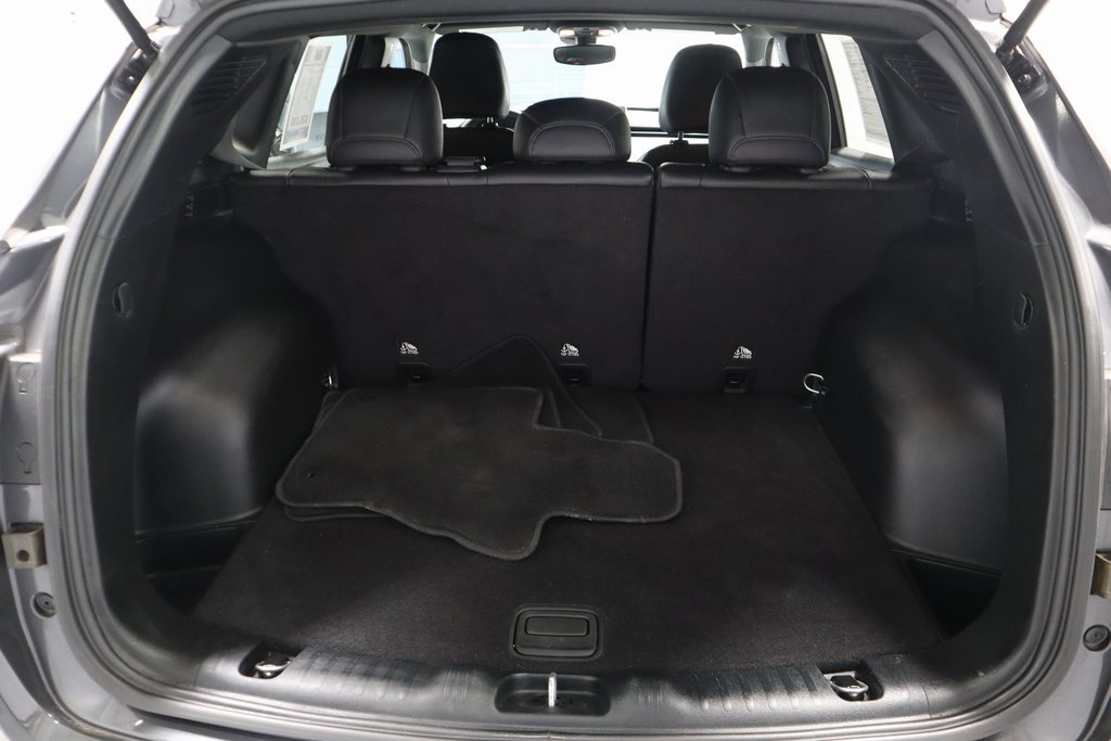 Used 2024 Jeep Compass Latitude image 16