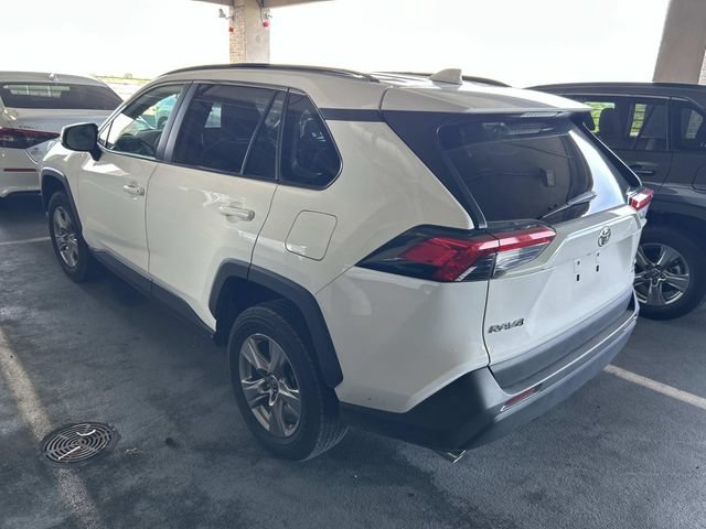 Used 2025 Toyota RAV4 XLE AWD/4WD image 2