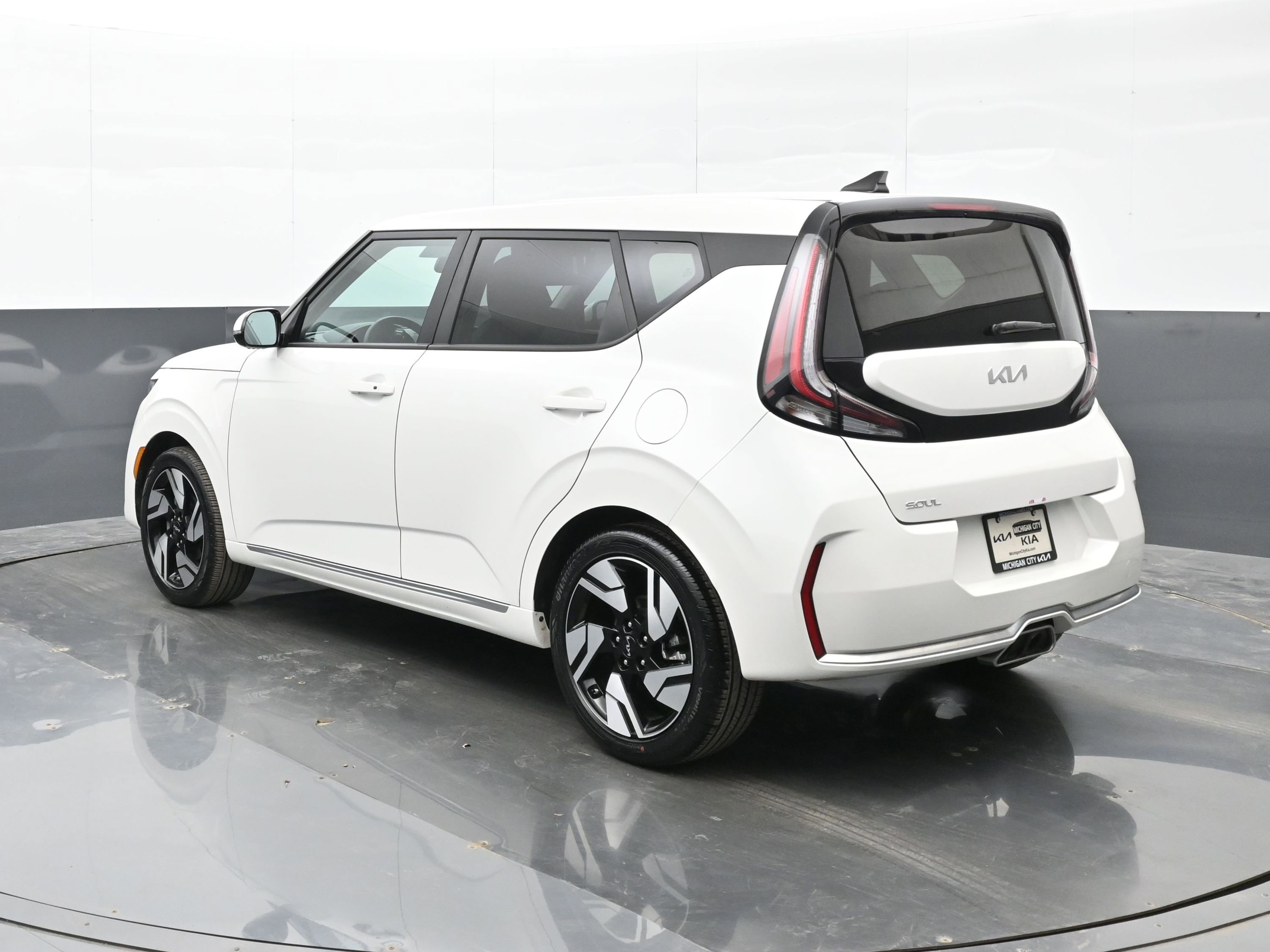 Used 2025 Kia Soul GT-Line w/ GT-Line Technology Package image 6