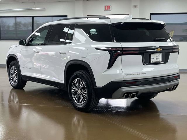 Used 2025 Chevrolet Traverse LT image 8