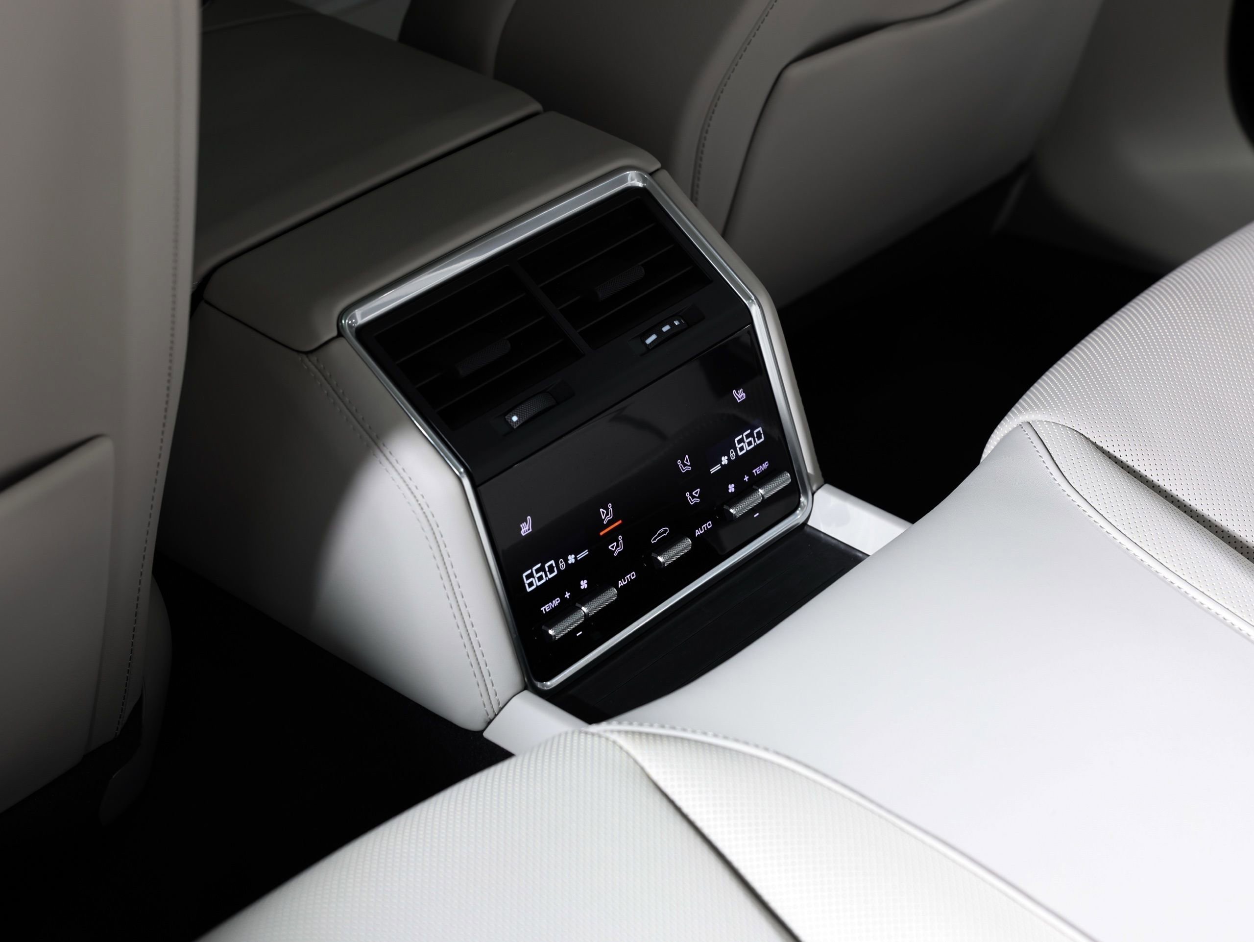 Used 2023 Porsche Panamera Turbo S image 32