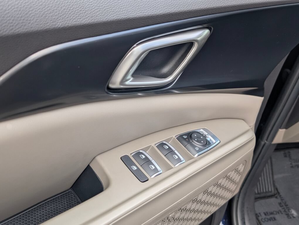Certified 2025 Kia Carnival FWD image 34