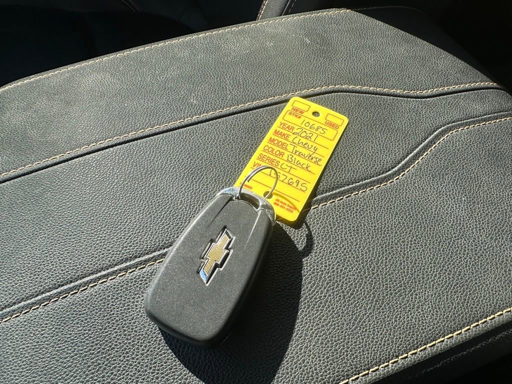 Used 2021 Chevrolet Traverse LT w/ LT Premium Package image 8