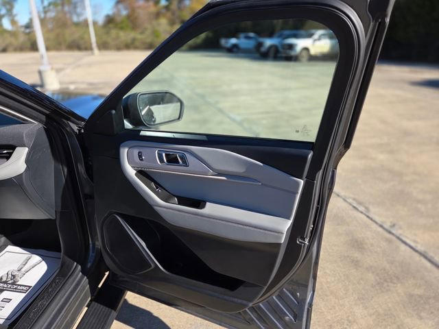 Used 2025 Ford Explorer Active w/ Active Comfort Package image 15