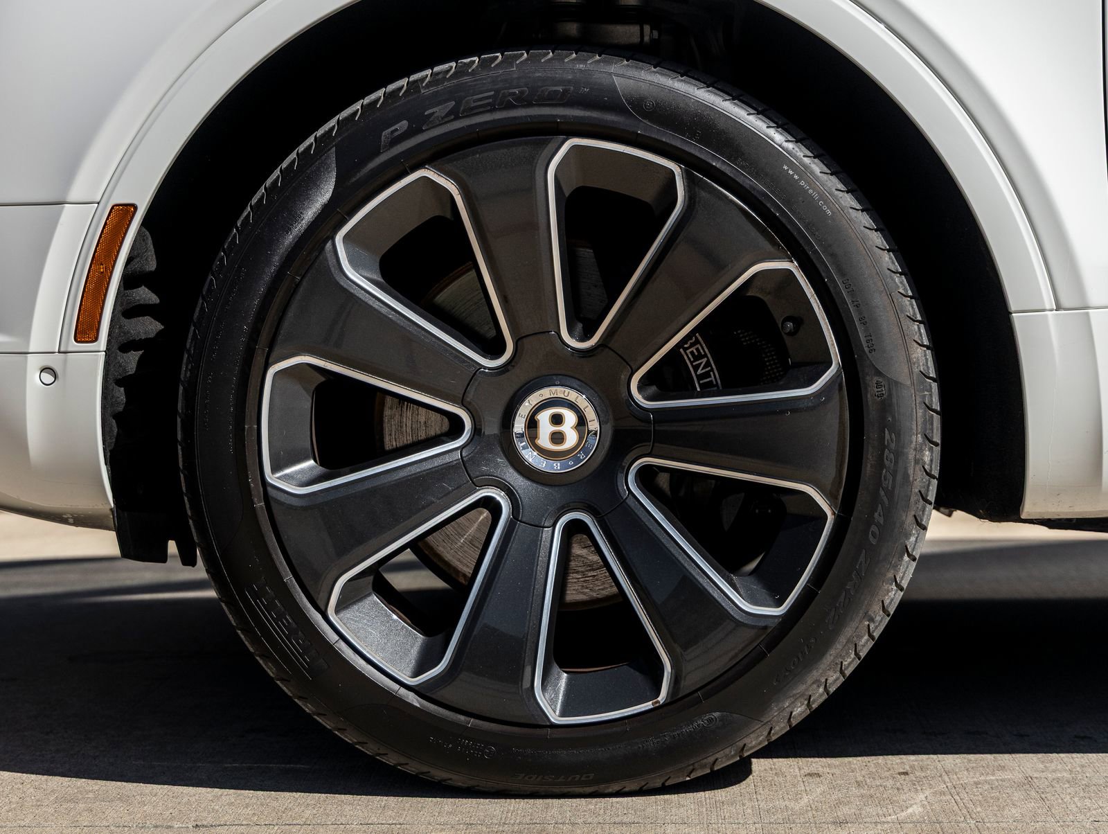 Used 2020 Bentley Bentayga AWD/4WD image 12
