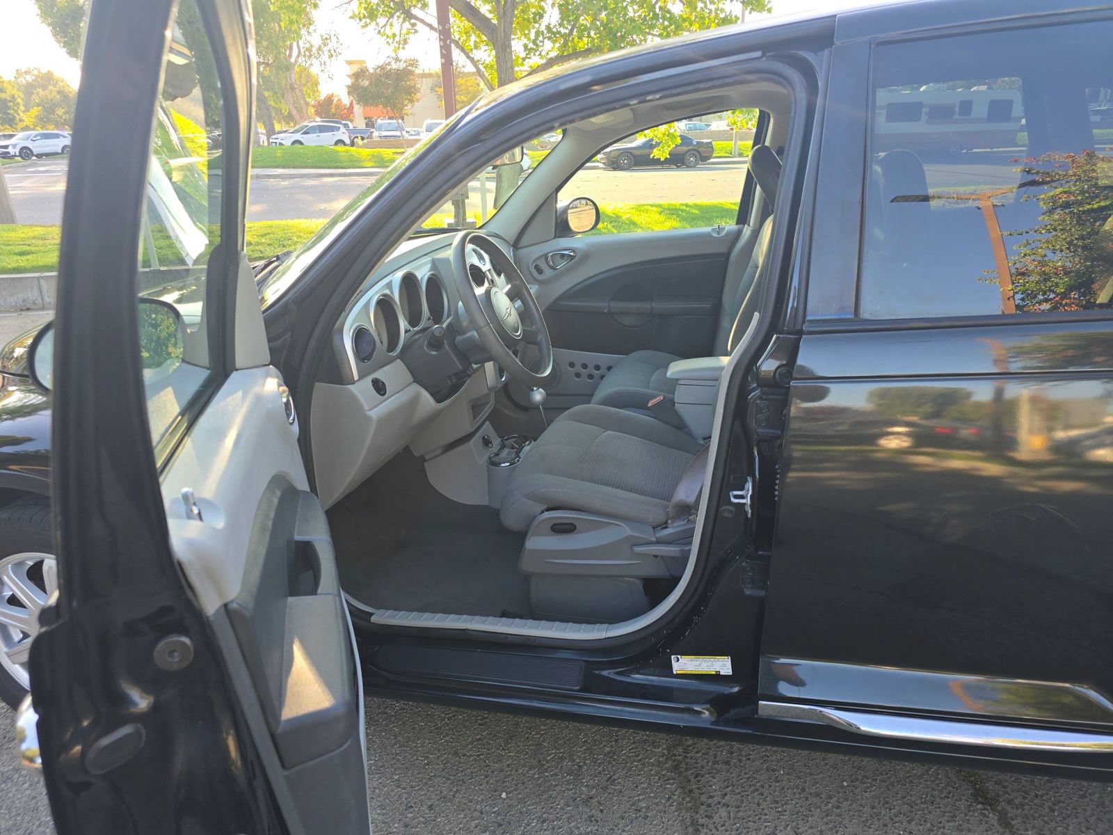 Used 2010 Chrysler PT Cruiser w/ Convenience Group FWD image 10