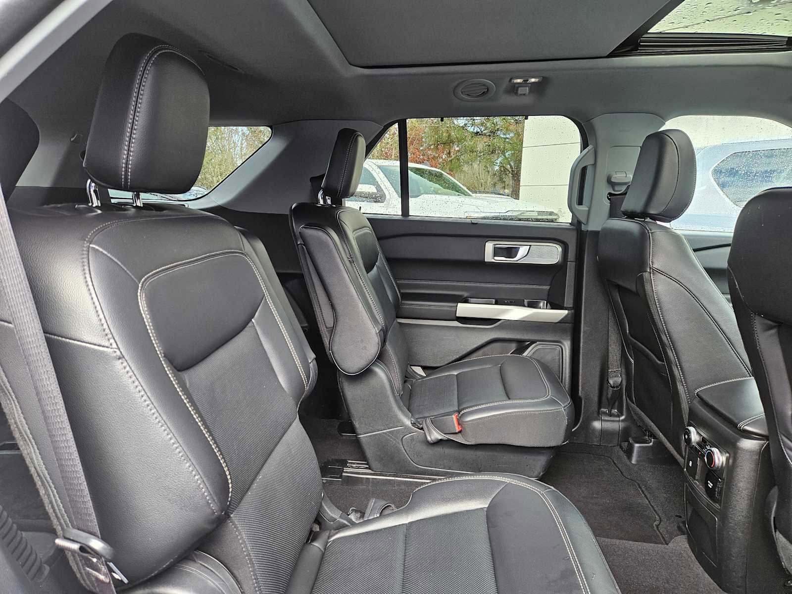 Used 2023 Ford Explorer Limited image 14