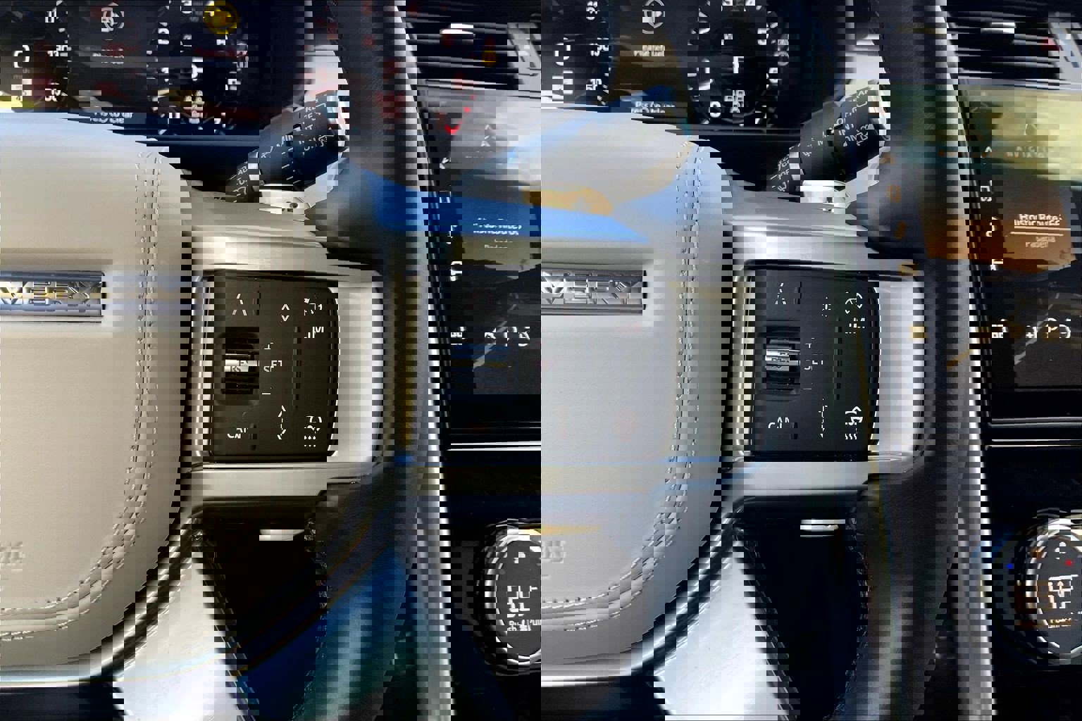 Used 2024 Land Rover Discovery Metropolitan Edition image 24