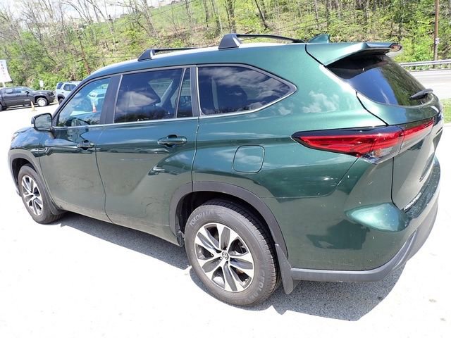 Used 2023 Toyota Highlander XLE AWD/4WD image 5