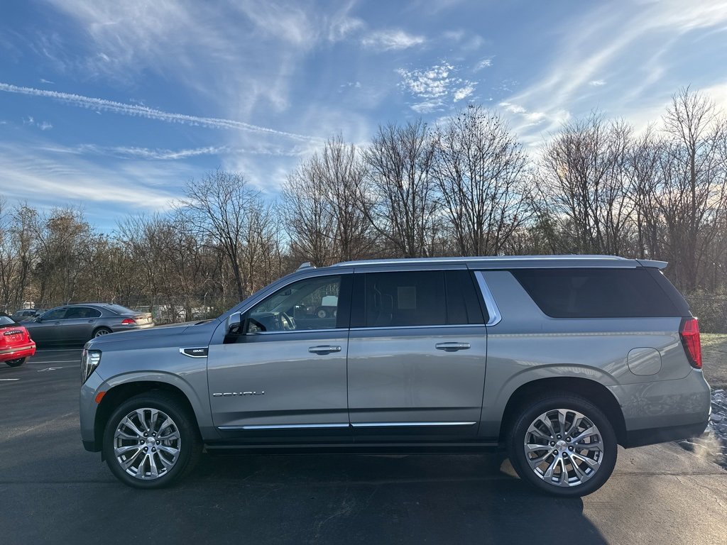 Used 2023 GMC Yukon XL Denali image 2