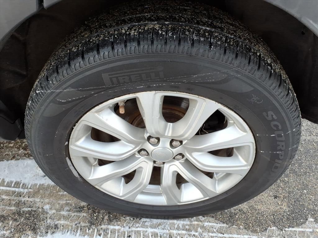 Used 2019 Land Rover Range Rover Evoque SE image 9