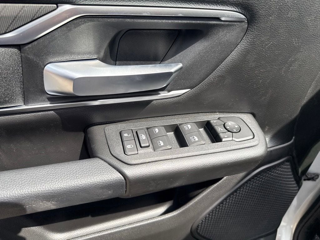 New 2026 RAM 1500 4x4 Crew Cab image 21