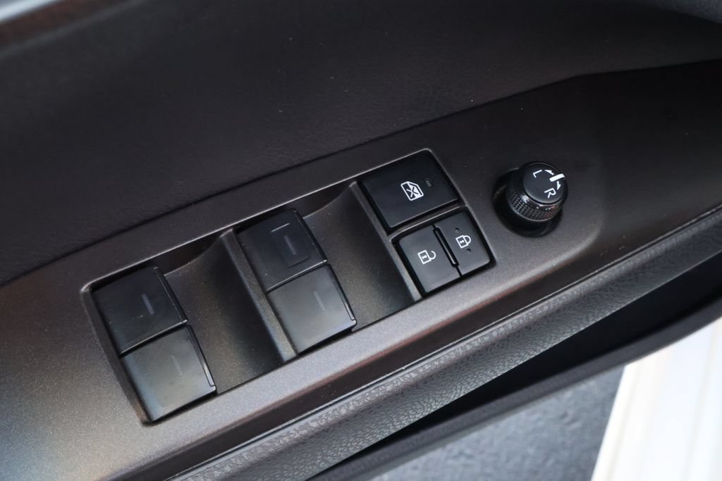 Used 2024 Toyota Camry SE FWD image 11