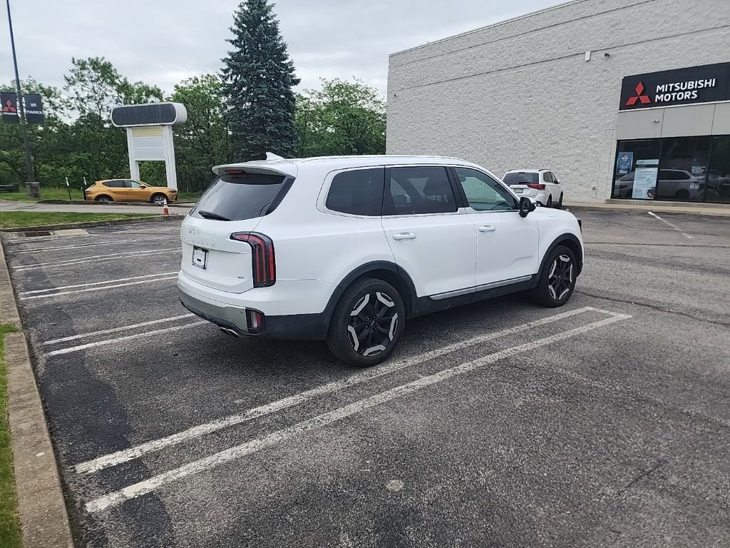 Used 2023 Kia Telluride EX w/ EX Captain's Chair Package AWD/4WD image 5
