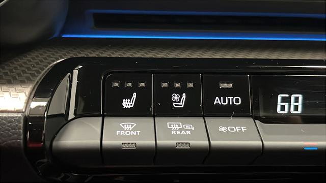 Used 2024 Toyota Prius LE AWD/4WD image 29