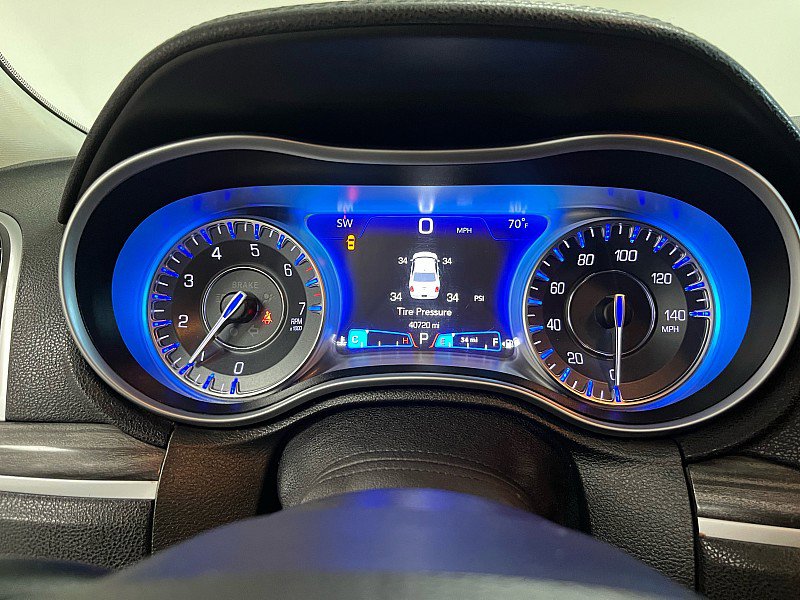 Used 2022 Chrysler 300 Touring w/ Sport Appearance Package image 21