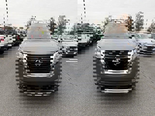 New 2025 Nissan Pathfinder SL w/ SL Premium Package image 3
