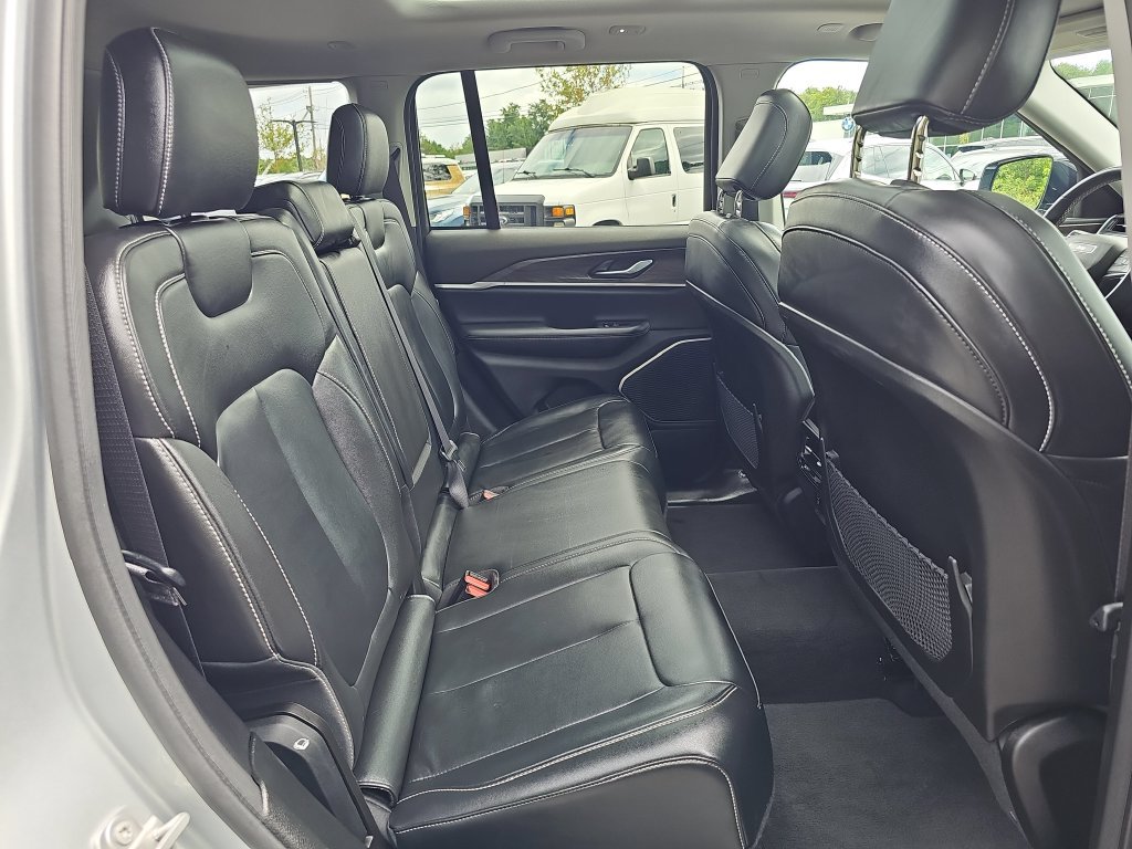 Used 2022 Jeep Grand Cherokee Limited AWD/4WD image 28