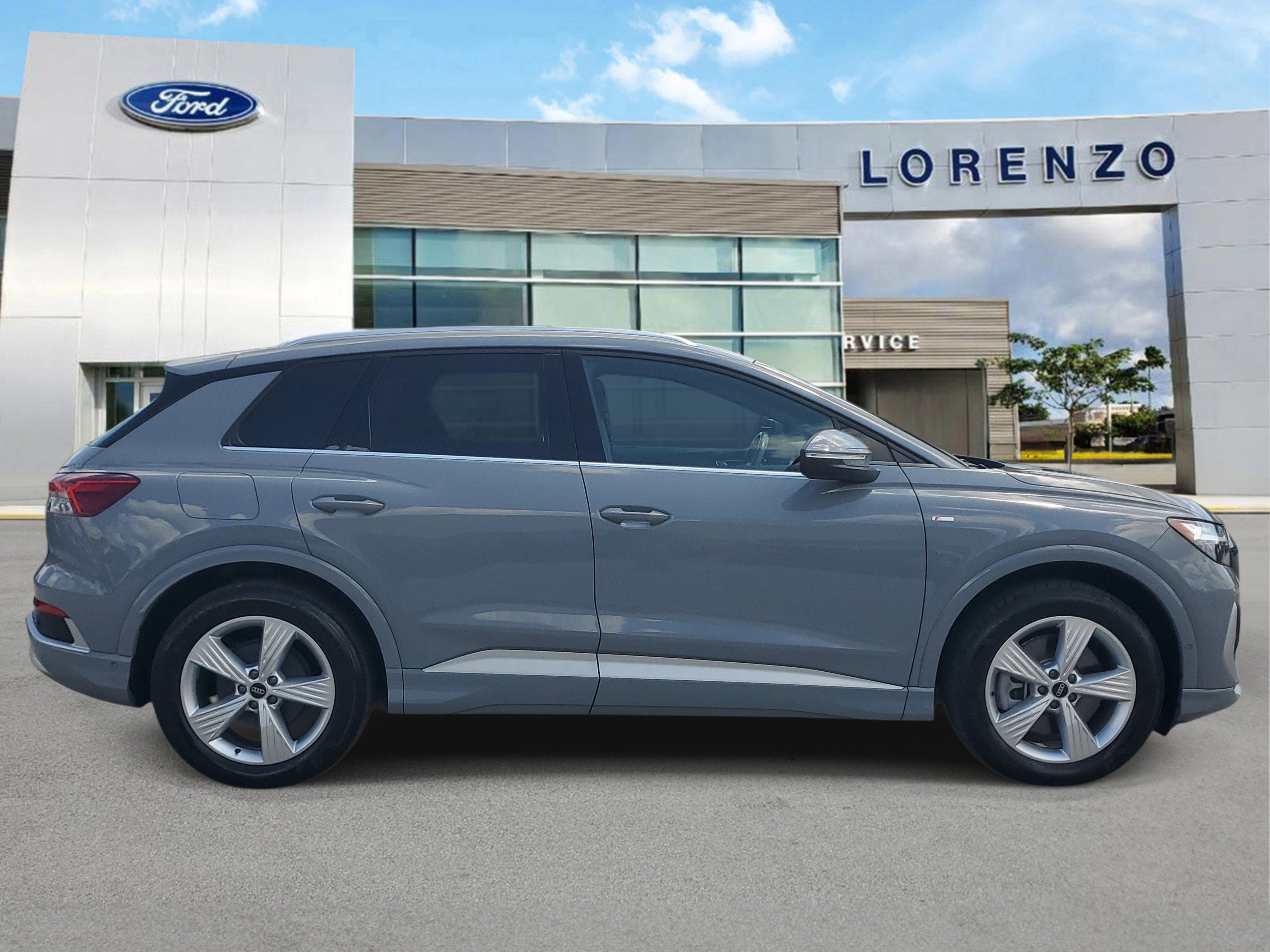 Used 2024 Audi Q4 e-tron Premium Plus w/ Premium Plus AWD/4WD image 4