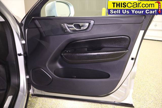 Used 2019 Volvo XC60 T5 Momentum w/ Premium Package FWD image 31