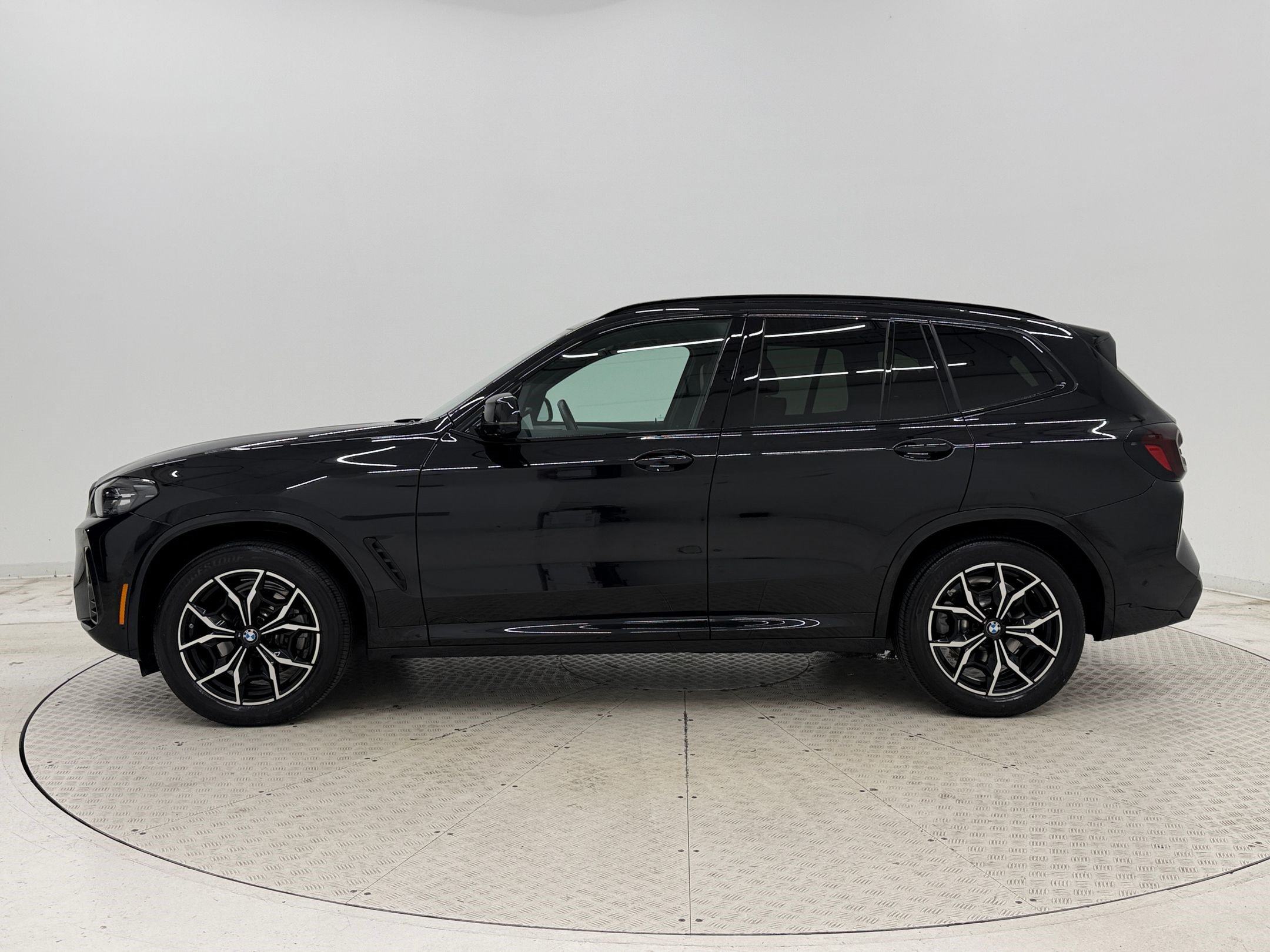 Certified 2024 BMW X3 xDrive30i w/ Premium Package AWD/4WD image 2