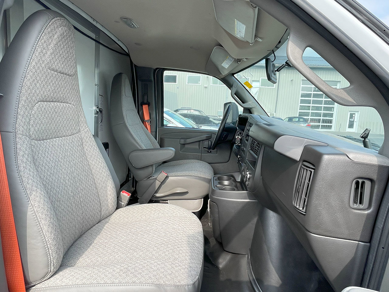 Used 2022 Chevrolet Express 3500 CUTWAY w/ Power Convenience Package image 36