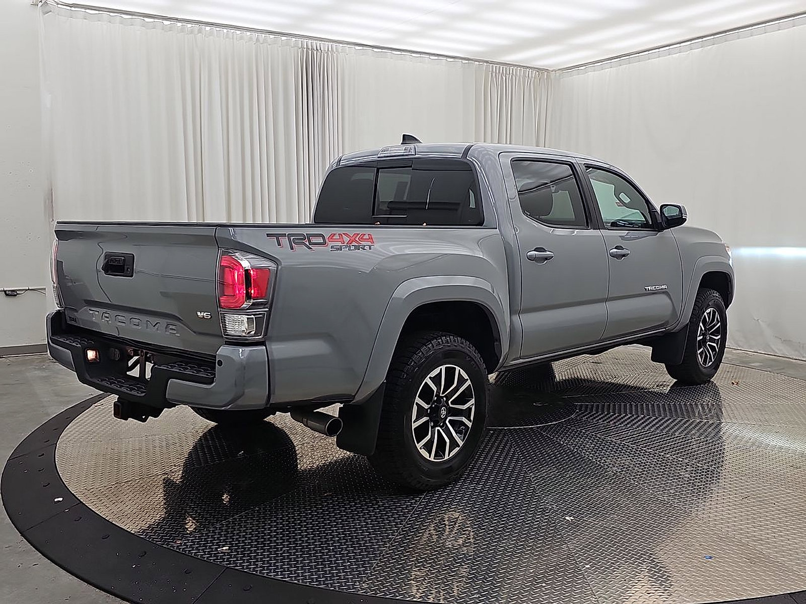 Used 2021 Toyota Tacoma TRD Sport w/ Technology Package AWD/4WD image 24