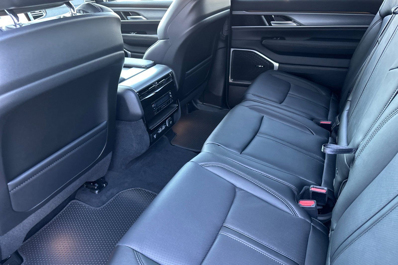 New 2026 Jeep Grand Wagoneer Limited AWD/4WD image 12