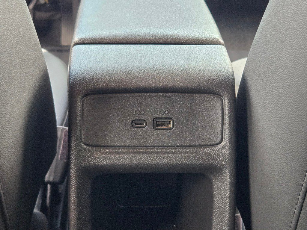 Certified 2025 Chevrolet Trax LT FWD image 17