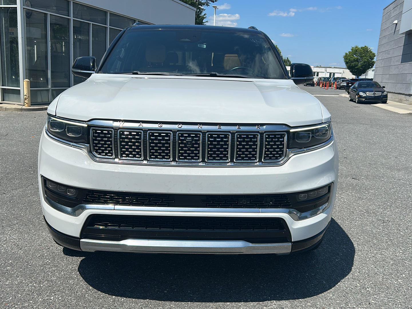 Used 2023 Jeep Grand Wagoneer Series III AWD/4WD image 8