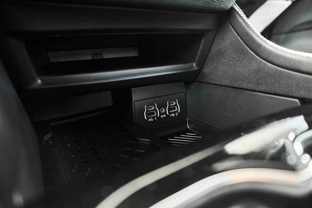 Used 2025 Chrysler Pacifica Limited image 33