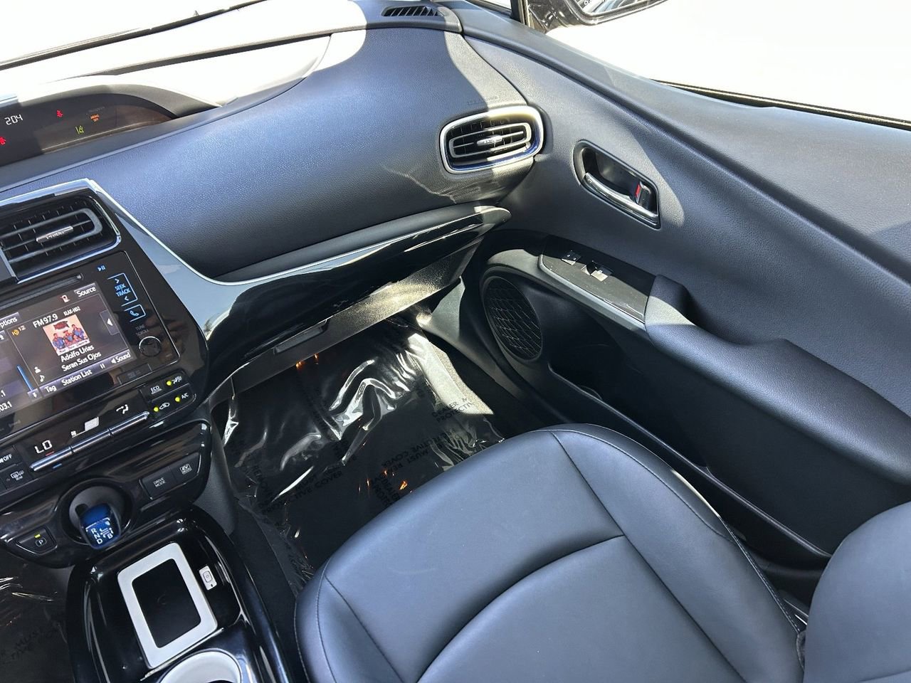 Used 2016 Toyota Prius Three Touring w/ Preferred Accessory Package FWD image 17