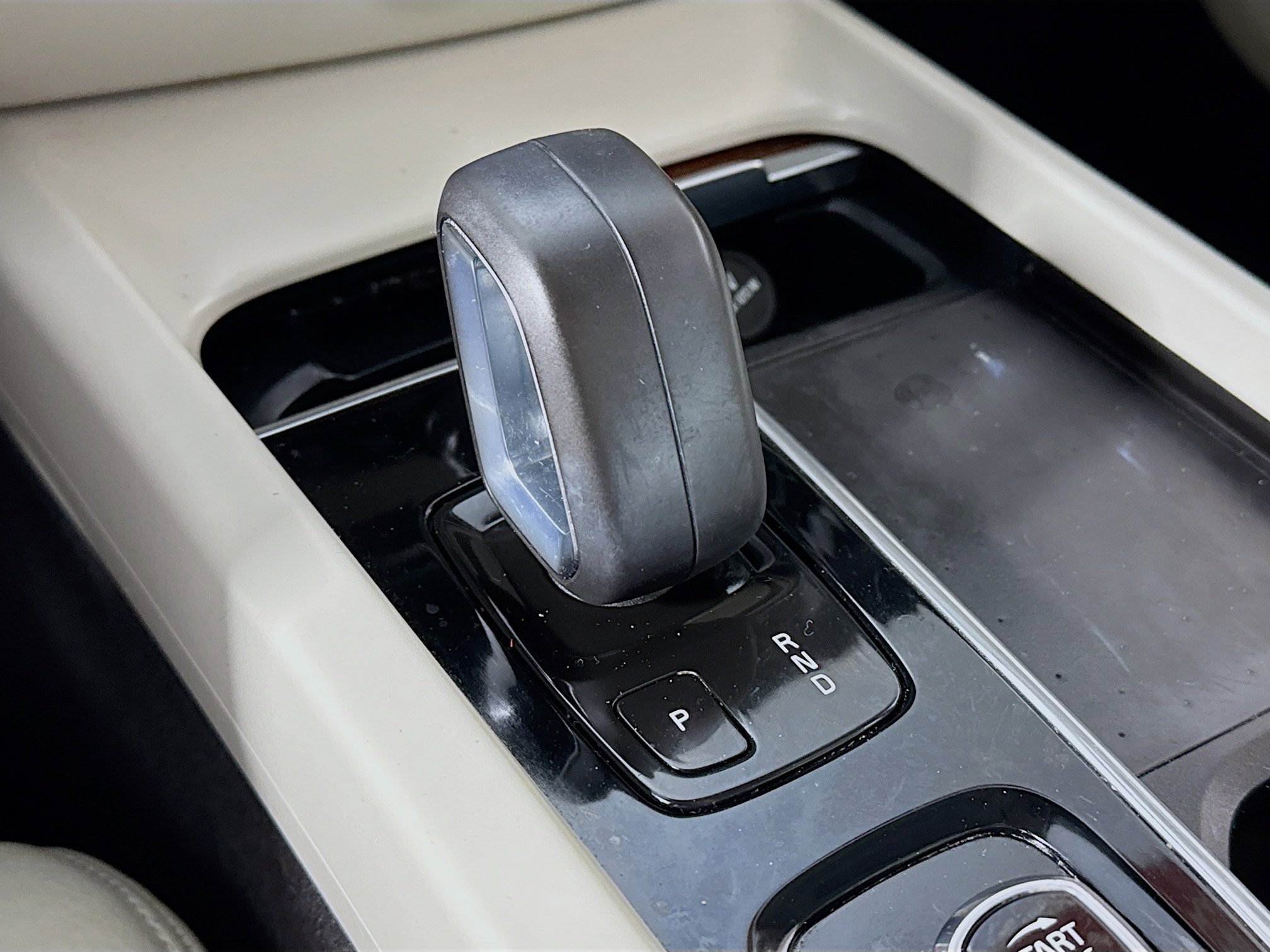 Used 2022 Volvo S60 B5 Momentum image 19