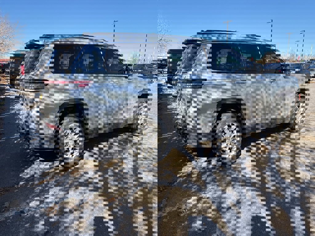 Used 2022 Jeep Grand Cherokee L Laredo w/ Luxury Tech Group I image 2