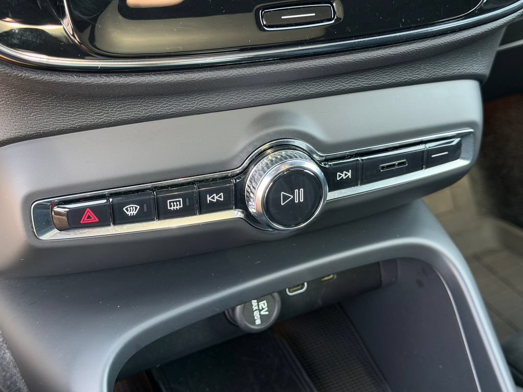 Certified 2023 Volvo XC40 Recharge Plus AWD/4WD image 33