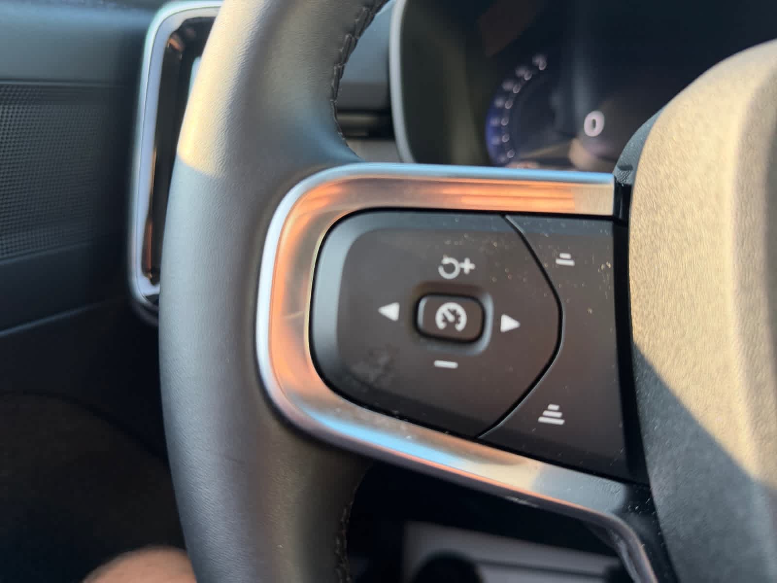 Used 2026 Volvo XC40 B5 Plus AWD/4WD image 25