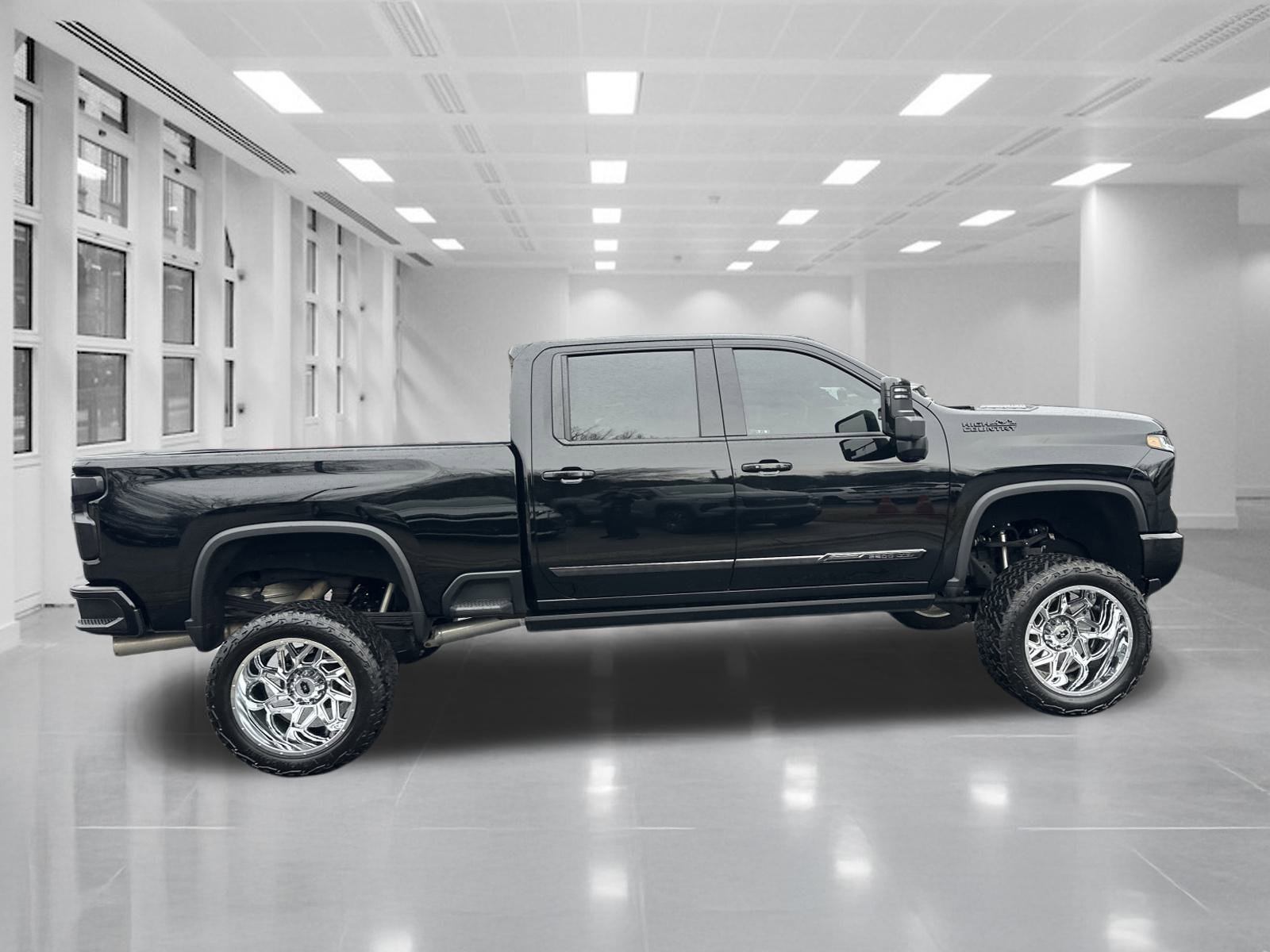 Used 2024 Chevrolet Silverado 2500 High Country w/ Midnight Edition image 4