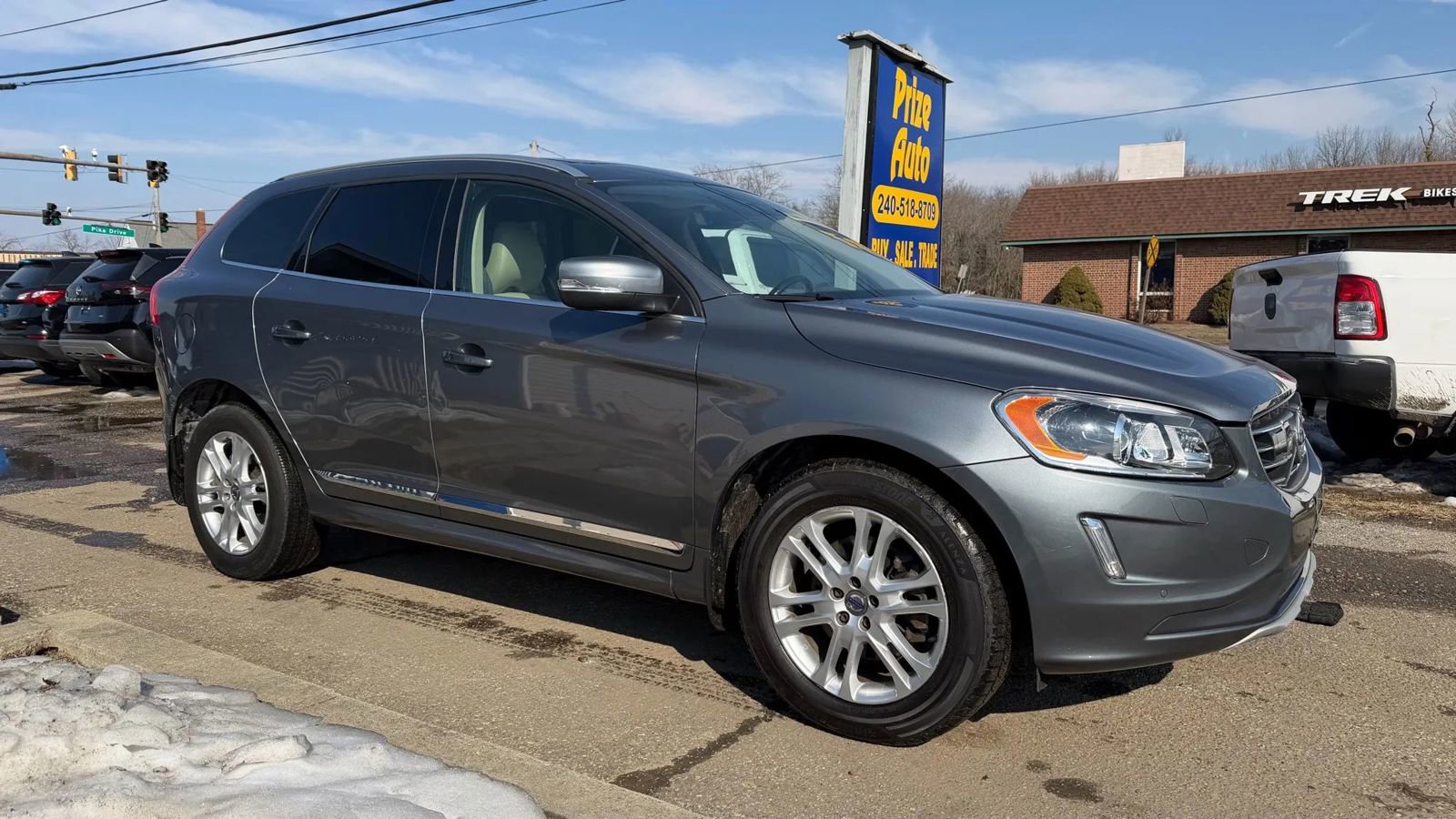 Used 2016 Volvo XC60 T5 Platinum image 4