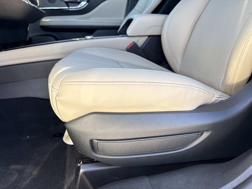 New 2026 Lincoln Corsair Premiere image 20