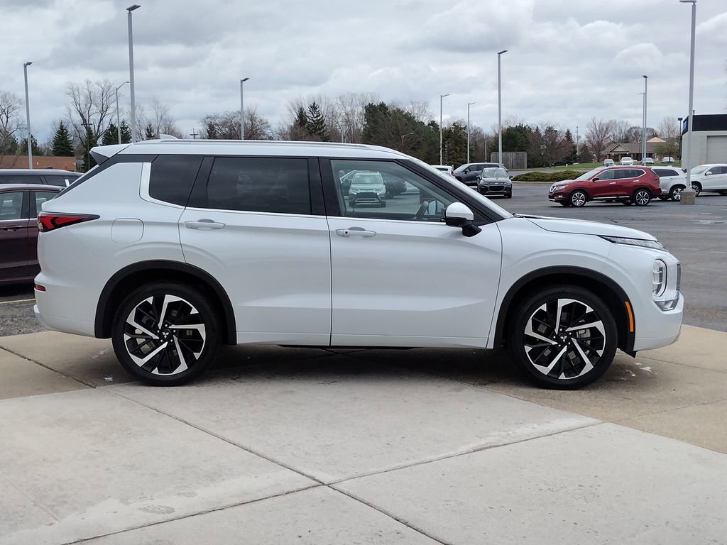 Used 2022 Mitsubishi Outlander SEL image 14