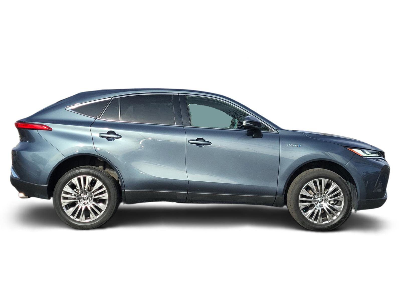 Used 2021 Toyota Venza LE image 2