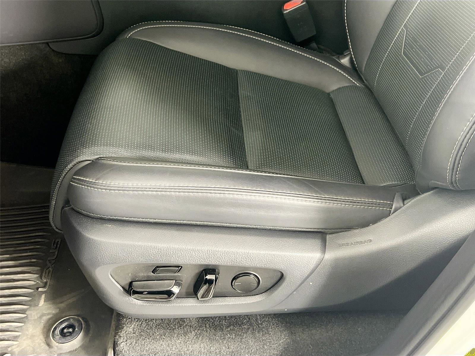 Used 2025 Lexus GX 550 w/ Accessory Package (2T) image 19