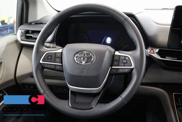 Used 2024 Toyota Sienna XLE FWD image 14