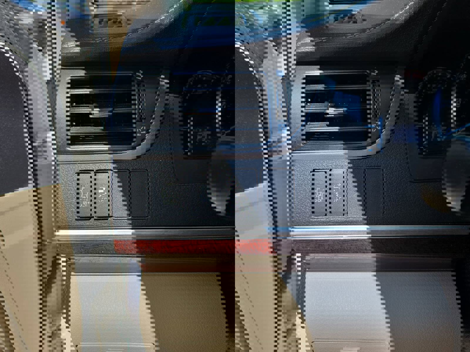 Used 2013 Toyota Camry XLE w/ Leather Pkg image 28