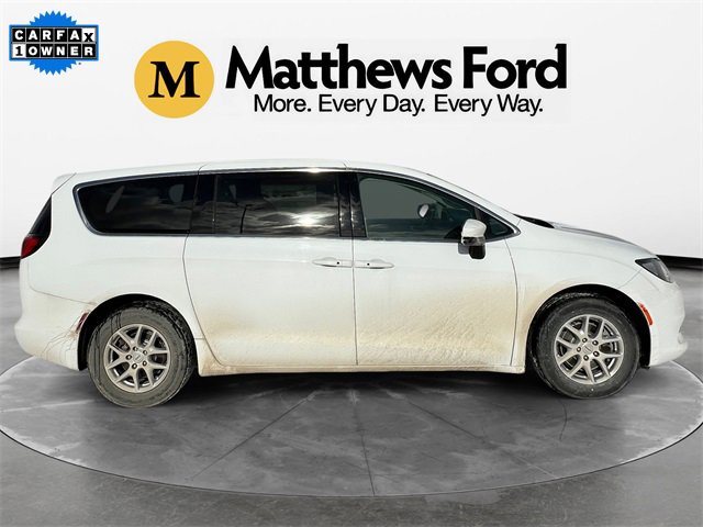Used 2023 Chrysler Voyager LX image 6