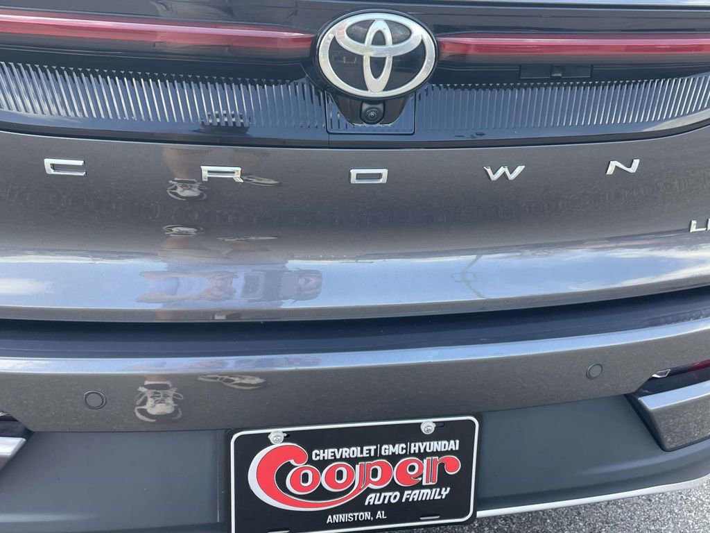 Used 2023 Toyota Crown Limited image 9