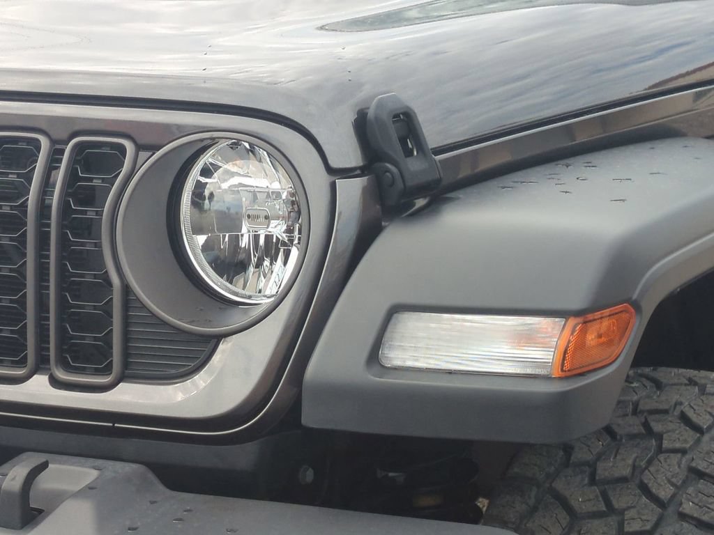 Used 2024 Jeep Gladiator Sport AWD/4WD image 10