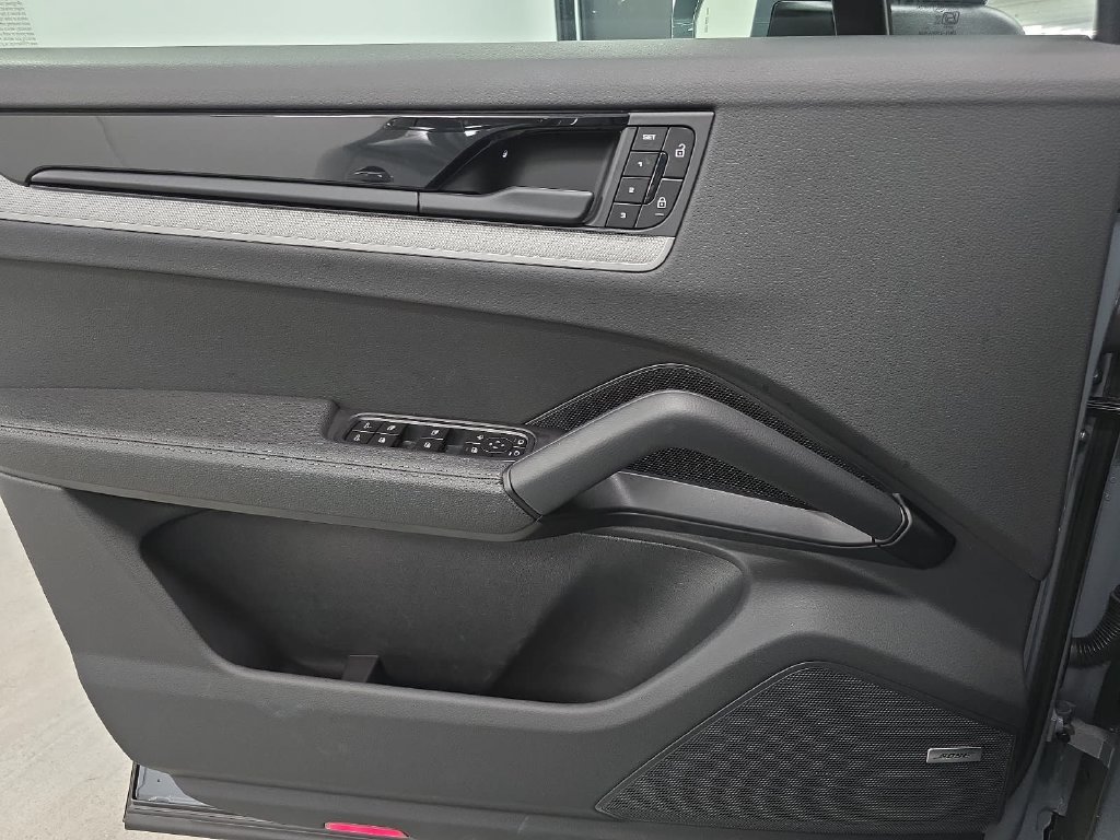 Certified 2026 Porsche Cayenne AWD/4WD image 22