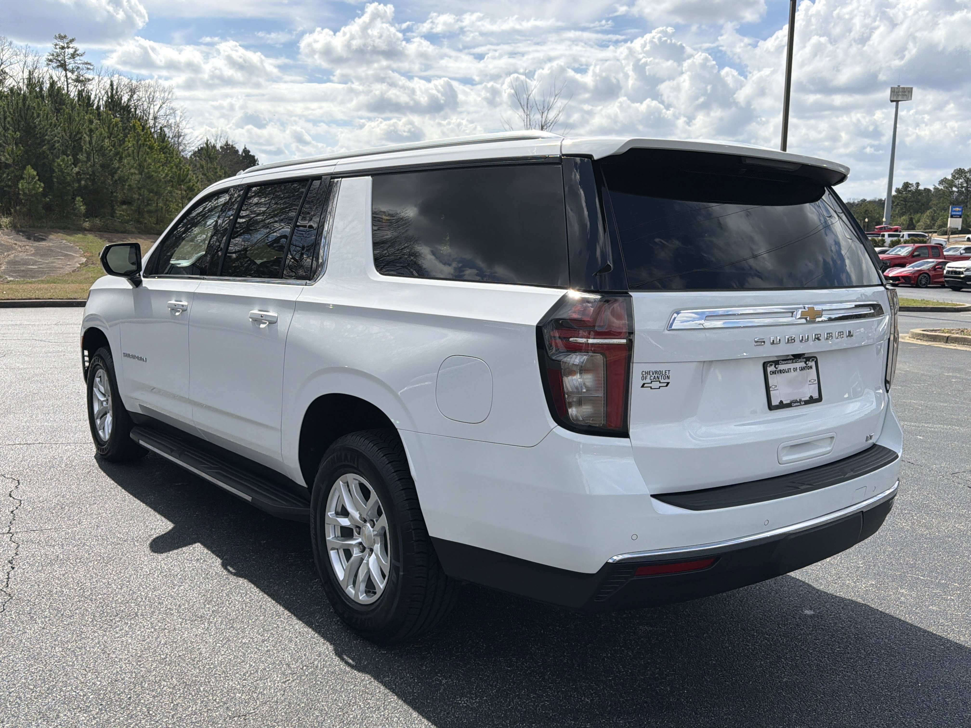 Used 2022 Chevrolet Suburban LT image 7