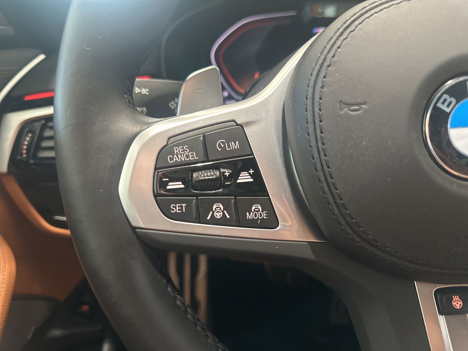 Used 2023 BMW M550i xDrive w/ Dynamic Handling Package image 18